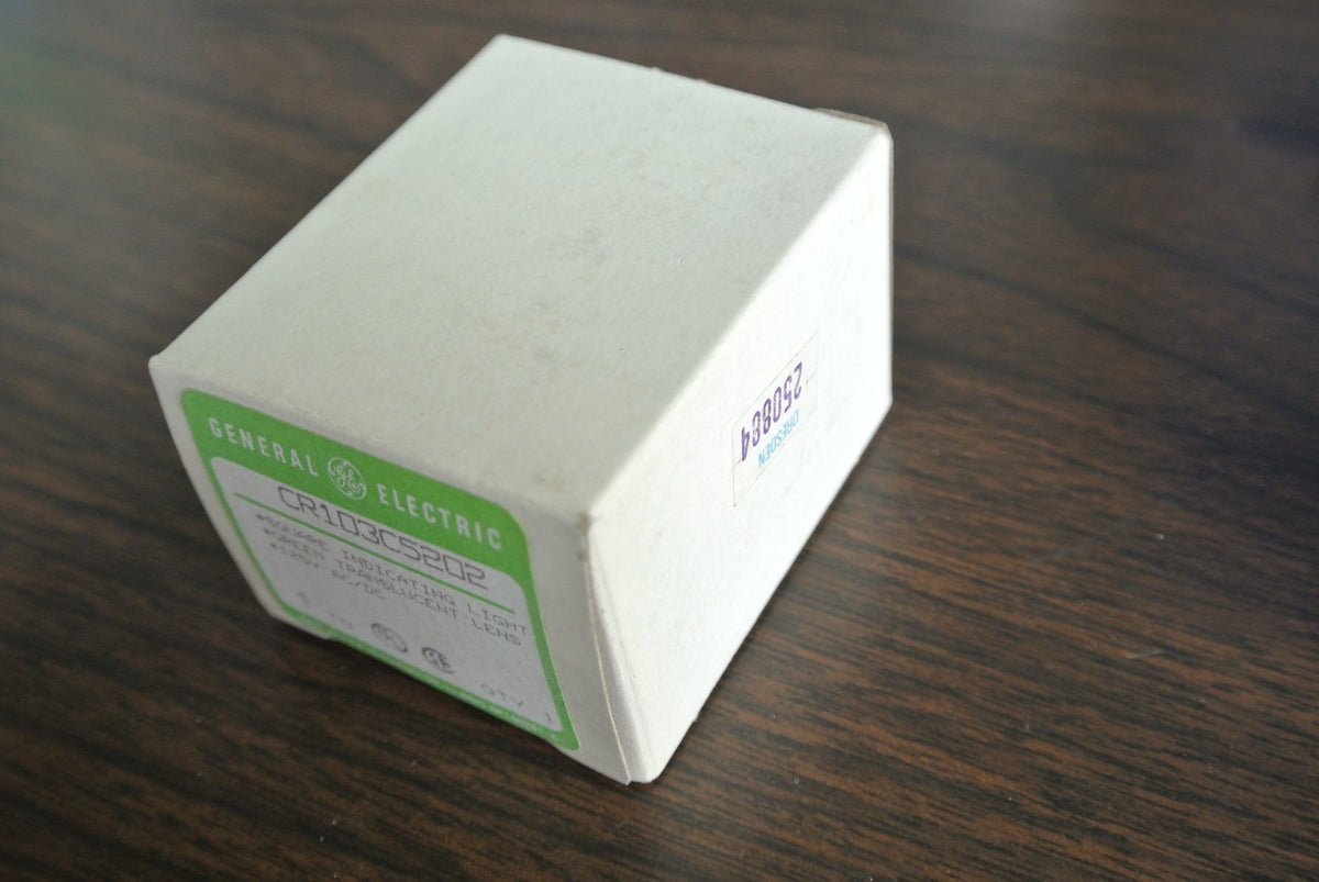GE CR103C5202 - SQUARE INDICATING LIGHT - GREEN LENS - 125V AC/DC - NEW SURPLUS