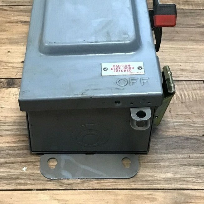 SQUARE D H221A SER.E1 SAFETY SWITCH 30A 240VAC 250VDC  FUSIBLE TYPE 12K
