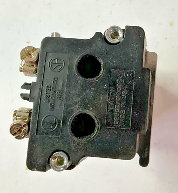 EATON 10250ED1197 ILLUMINATED PUSH BUTTON 120V SER.B2 W/GUARD ATTACHMENT