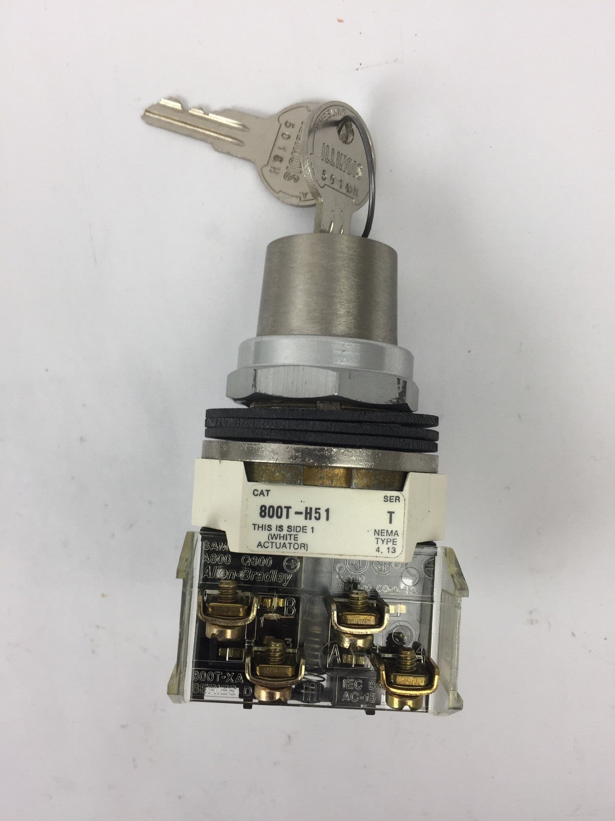 ALLEN BRADLEY 800T-H51A SELECTOR SWITCH SER T KEY 2 POSITION SPRING RETURN