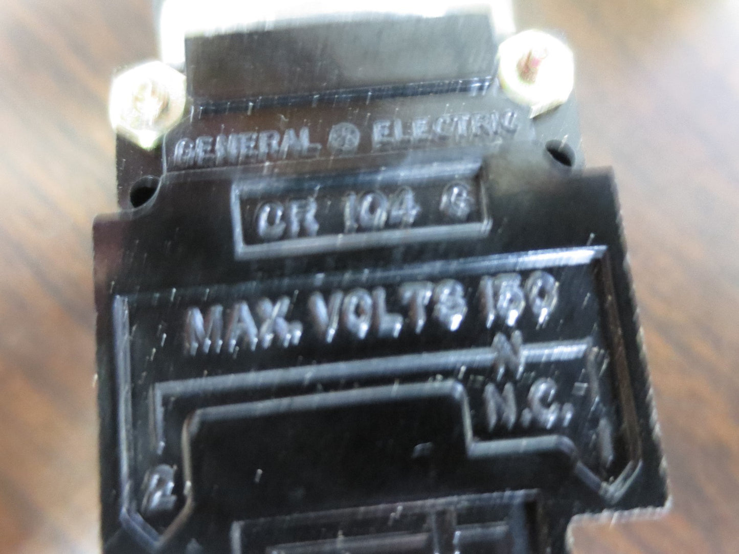 GENERAL ELECTRIC CR104A8222 MINIATURE MUSHROOM-HEAD PUSHBUTTON - NEW SURPLUS