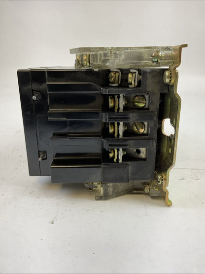 SQUARE D 8536SBG2 SIZE 0 STARTER 600VAC 5HP B4.15 HEATERS 31041-400-42 COIL 120V