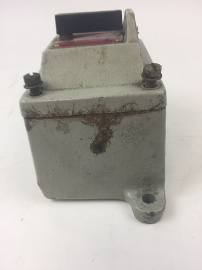 ALLEN BRADELY 600-TEX5 MANUAL STARTER SWITCH 1HP 115-230VAC 3/4HP 115-230VDC