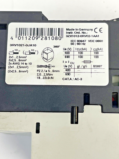 SIEMENS - 3RV1021-0JA10 & 3RV1901-1E - CIRCUIT BREAKER W/  SWITCH TRANSVERSE