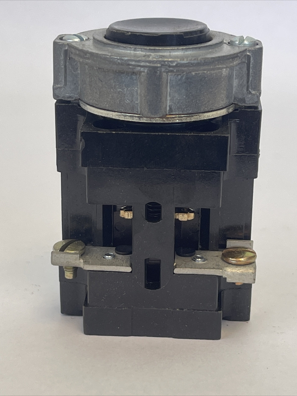 CUTLER HAMMER 10250H479-12 1077 PUSHBUTTON OPERATOR BLACK P.B. BASE MTG.