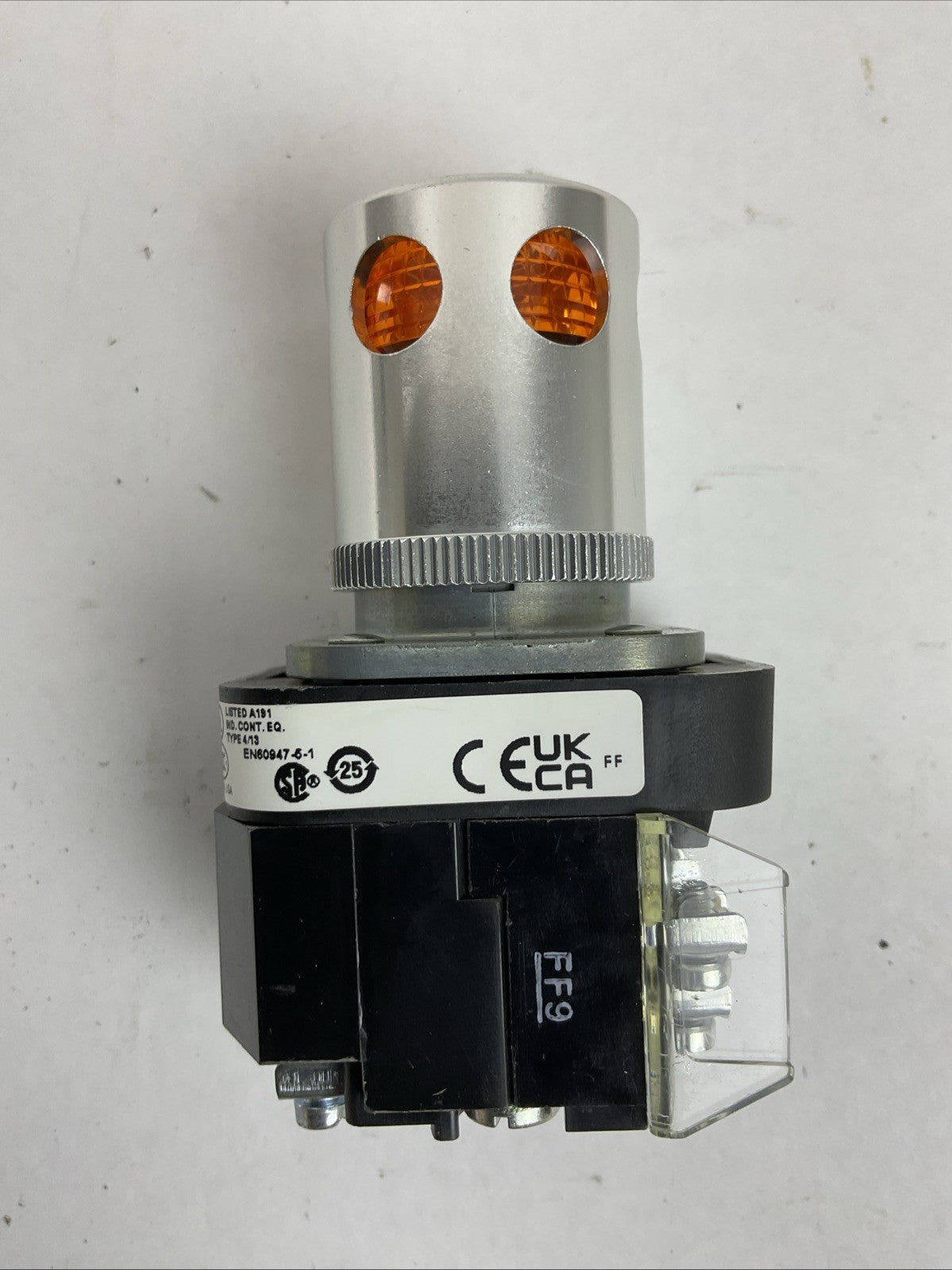 ALLEN BRADLEY 800T-PA16A SER T 120VAC ILLUMINATED TYPE W/GUARD AMBER PUSHBUTTON
