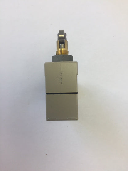 OMRON ZE-Q22-2S LIMIT SWITCH 125/250/480VAC 15A 250VDC 1/4A 250VAC 1/4HP