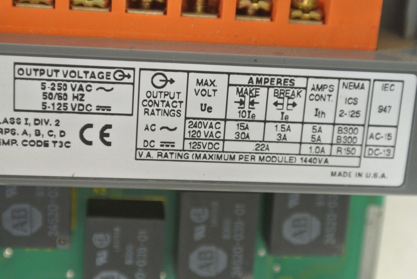 ALLEN-BRADLEY 1746-OX8 Ser. A- SLC500 OUTPUT MODULE  5-250VAC, 5-125VDC NO COVER