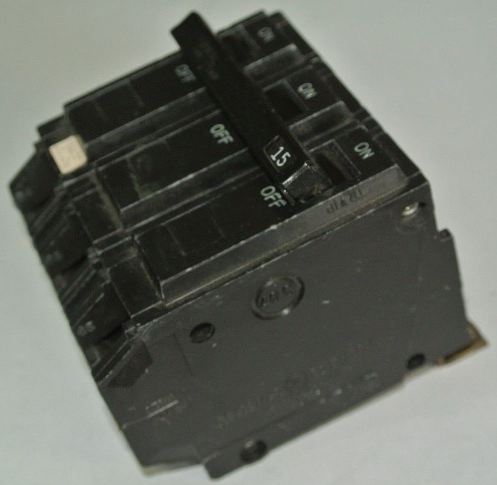 GENERAL ELECTRIC 3-POLE CIRCUIT BREAKER 15A - COMMON-TRIP