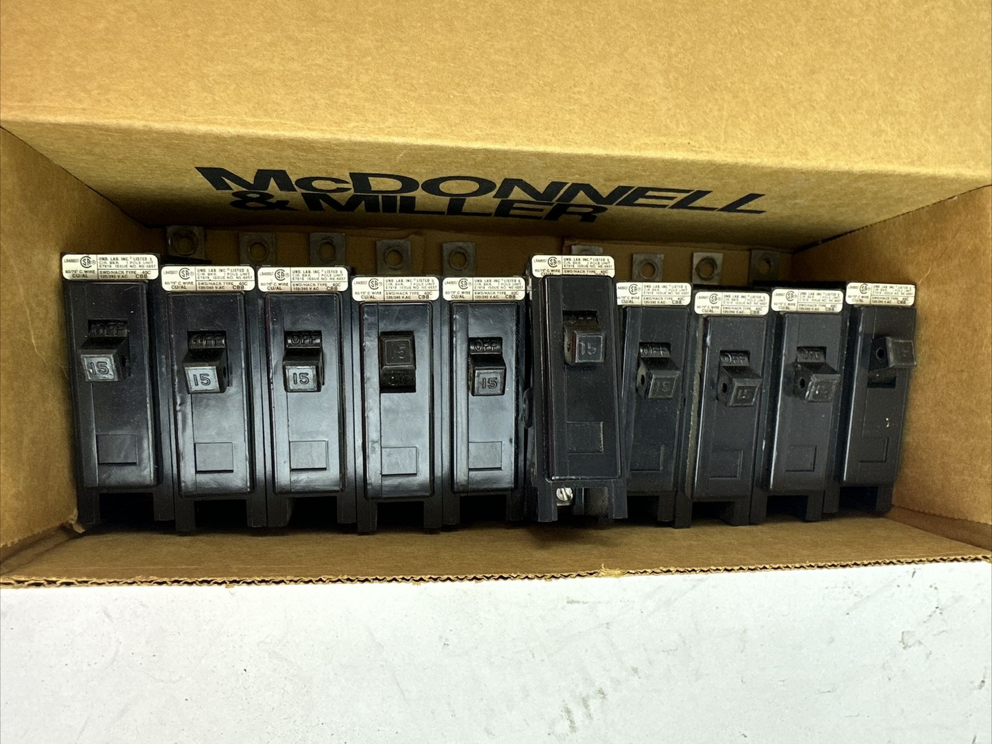 CHALLENGER CBB1015 CIRCUIT BREAKER 15AMP 1POLE 120/240VAC (LOT OF 10)