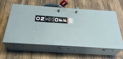 GE TH3224J MODEL 11 FUSIBLE SAFETY SWITCH 200A 240VAC 250VDC 60HP 2P TYPE 1,5,12