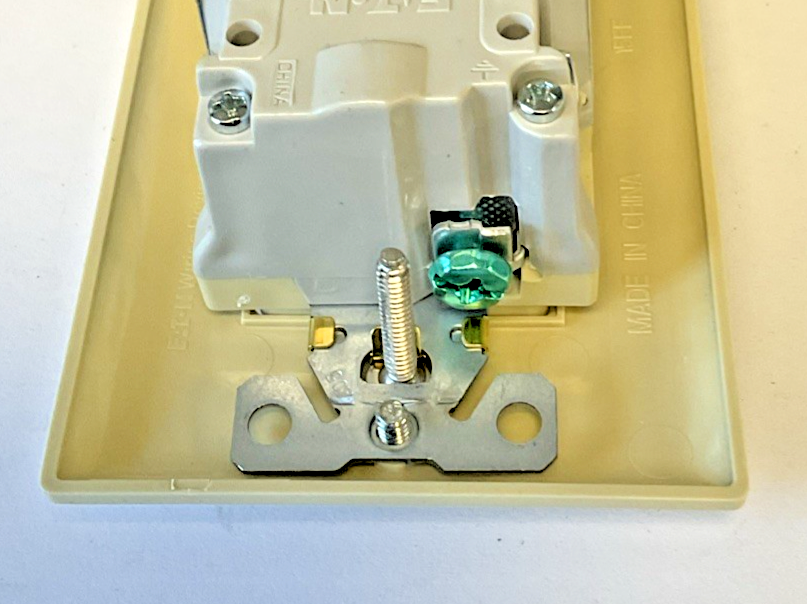 EATON TRSGFNL20 SELF-TEST RECEPTACLE W/NIGHTLIGHT 20A 125VAC