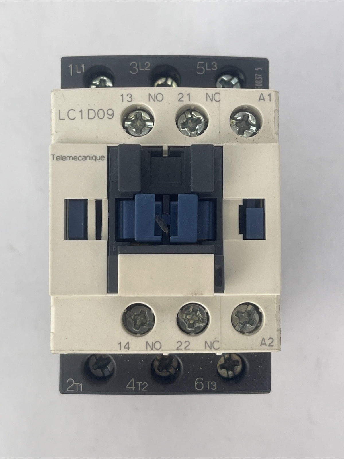 TELEMECANIQUE/ SCHNEIDER ELEC LC1D09 CONTACTOR 25A 600VAC 7.5HP COIL 24V 50/60HZ