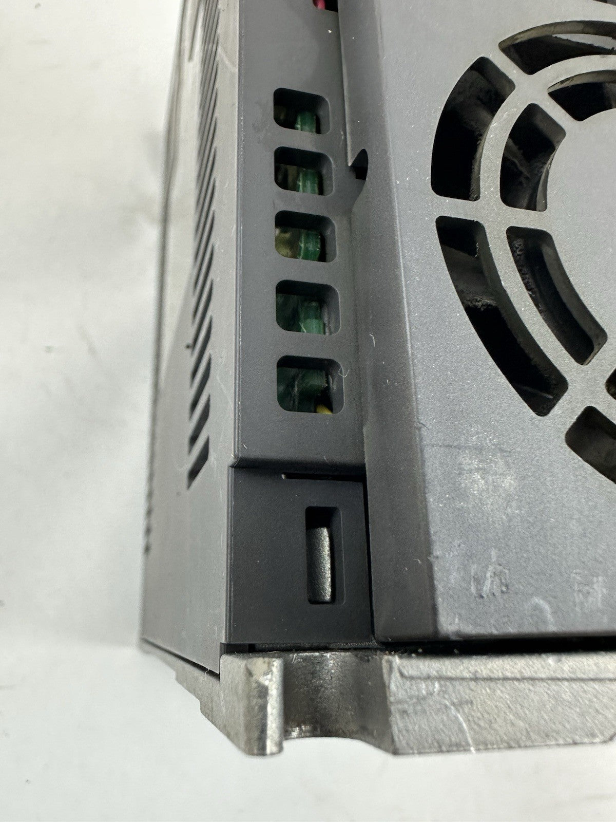 MITSUBISHI MELSERVO-J3 MR-J3-200BS4 AC SERVO DRIVE 3 PHASE 2kW 380-480V 50-60Hz