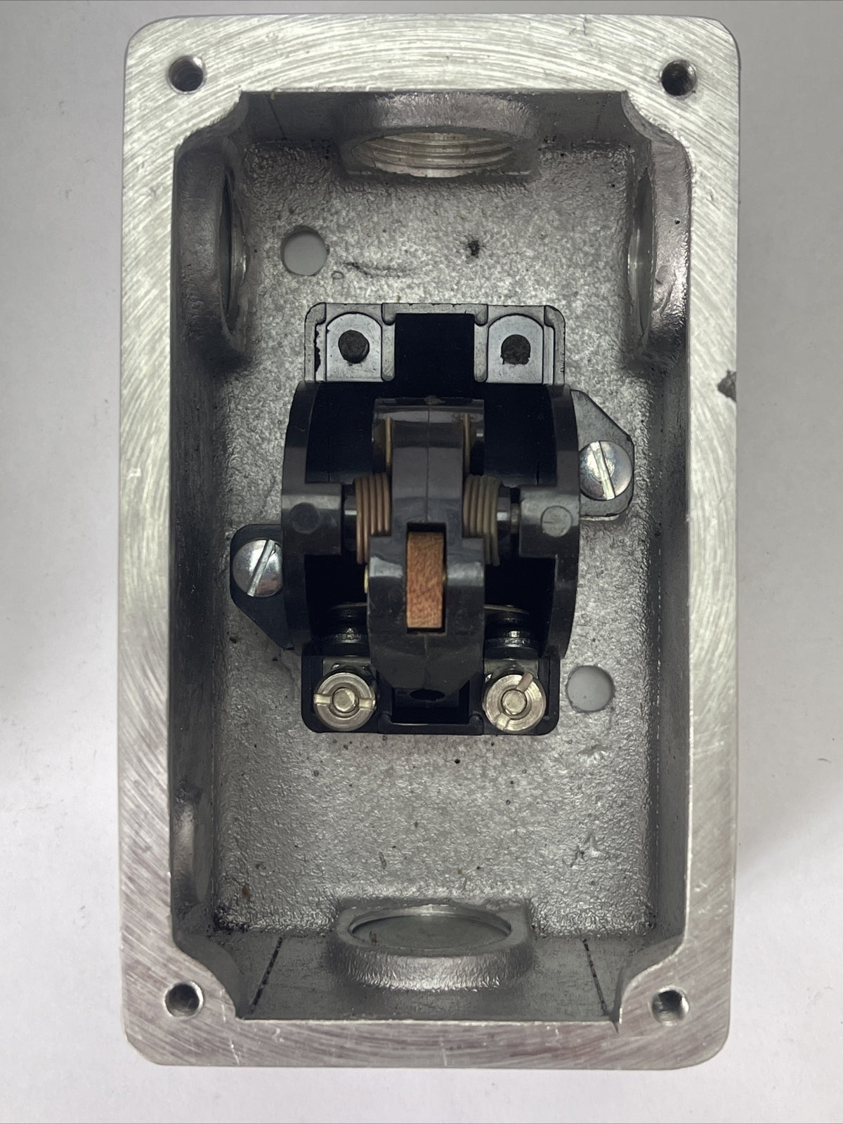 CLARK CONTROL 2A2 STOP PUSH BUTTON 600V TYPE C OIL TIGHT ENCLOSURE BUL. 100