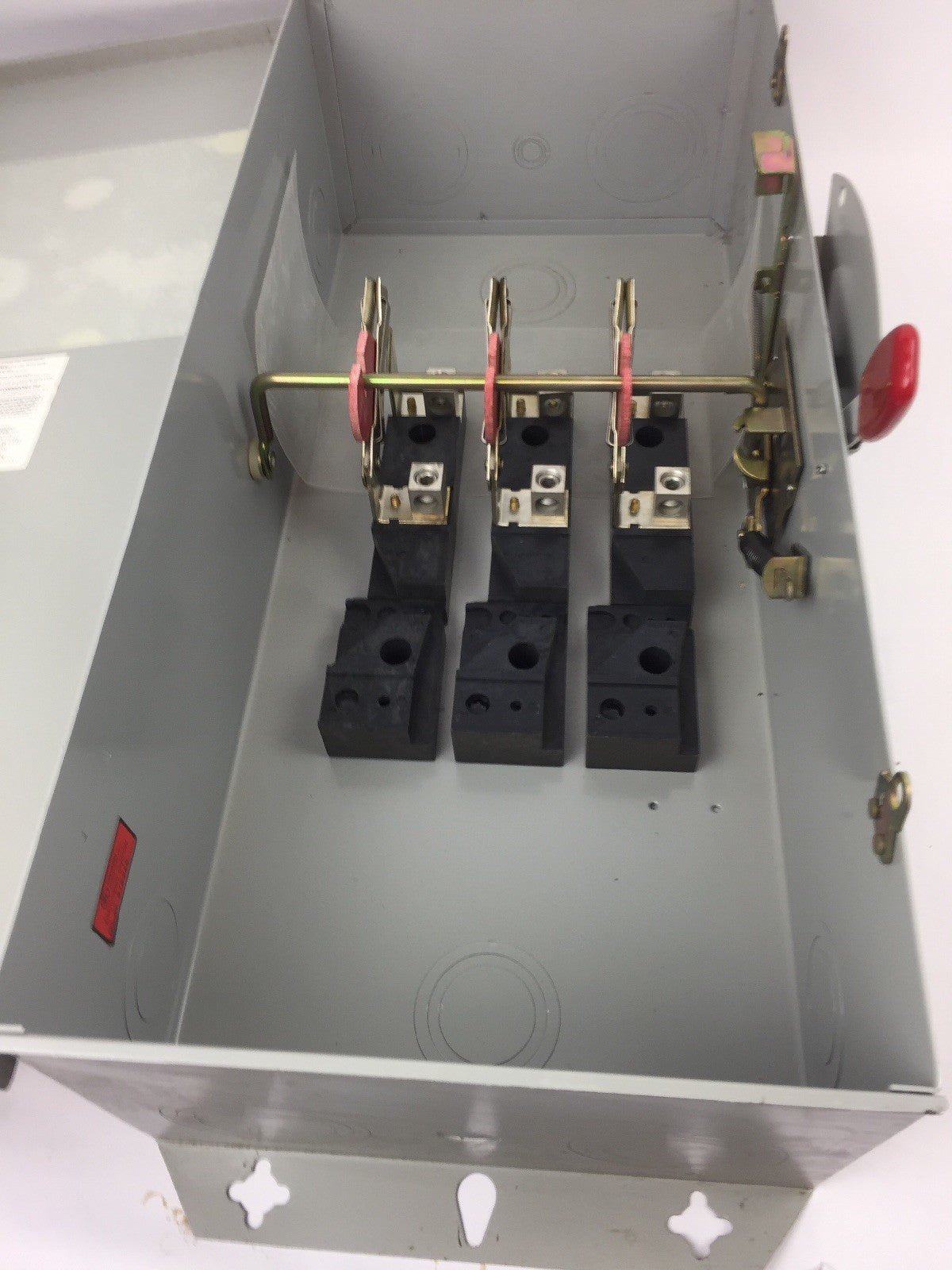 CHALLENGER GD324NFC 200 AMP 240 VAC 3 POLES NEMA 1 NON FUSIBLE GENERAL DUTY