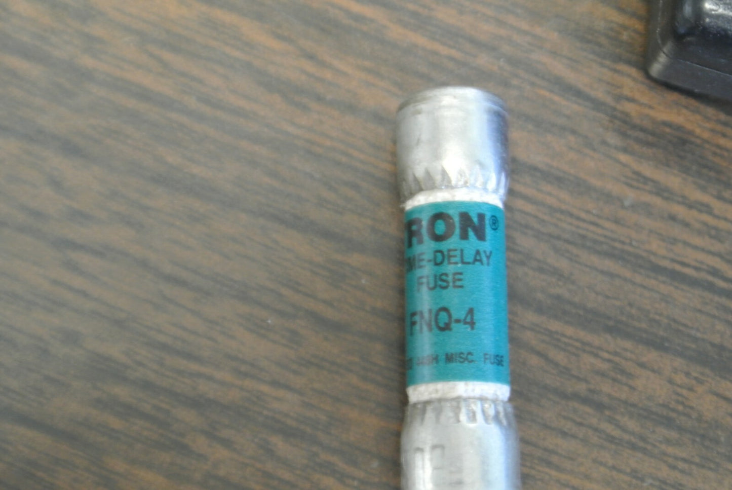 BOX of 10 / BUSS FNQ-4 TIME-DELAY FUSE 4A / 500V / NEW SURPLUS