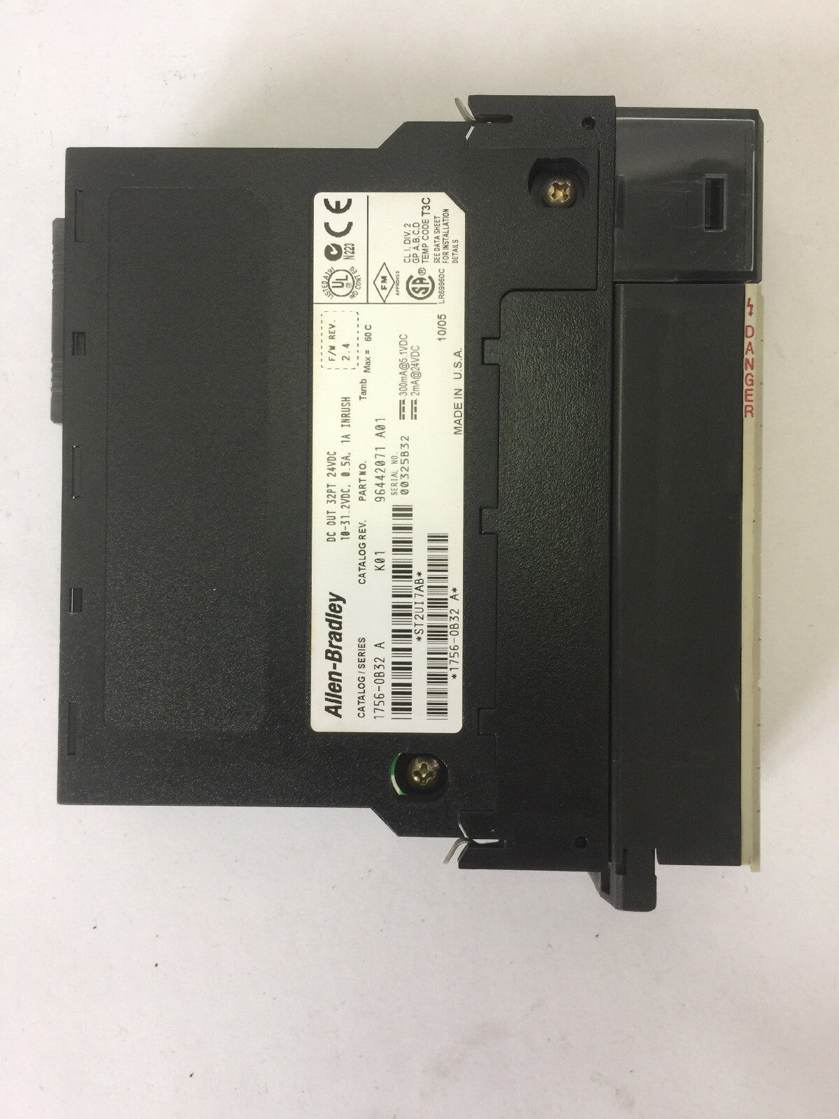ALLEN BRADLEY 1756-0B32 DC OUTPUT SER A  REV K01 DC OUT 32PT 24VDC