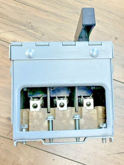 ITE SIEMENS V2B3211R VACU-BREAK PANELBOARD SWITCH SER.A 240V 30A 3POLE 3PH