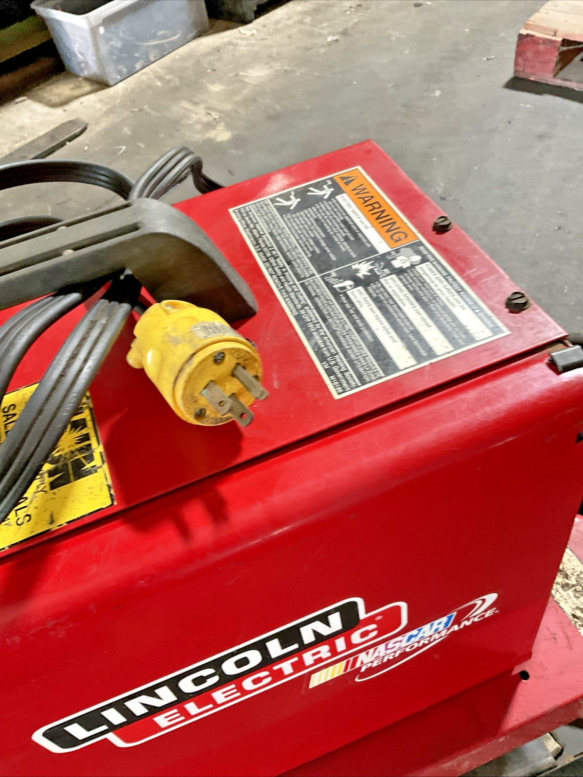 LINCOLN SP-135T MIG WELDER 90A 120V 25-135A W/GAUGES, GUN, HOSE, GLOVES , CLAMP