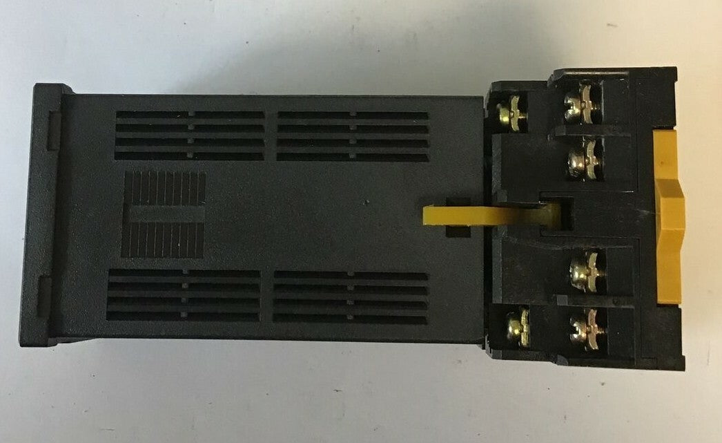 ORIENTAL MOTOR  DSP502M SPEED CONTROLLER 200V 50/60HZ W/ P2CF-11 CONTACT BLOCK