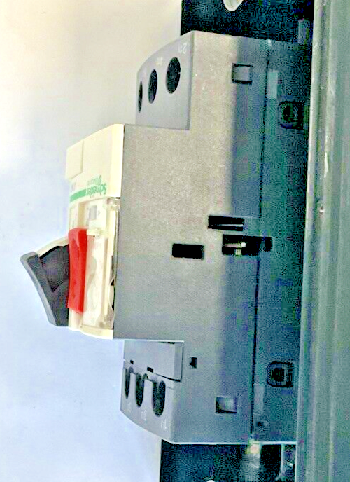 SCHNEIDER ELECTRIC GV2ME10 MOTOR CIRCUIT BREAKER W/ COVER
