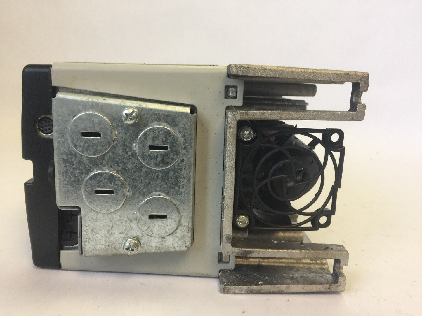 ALLEN BRADLEY POWER FLEX 70 20AB2P2A3AYNNEC0 AC DRIVE SERA INPUT 180-264VAC
