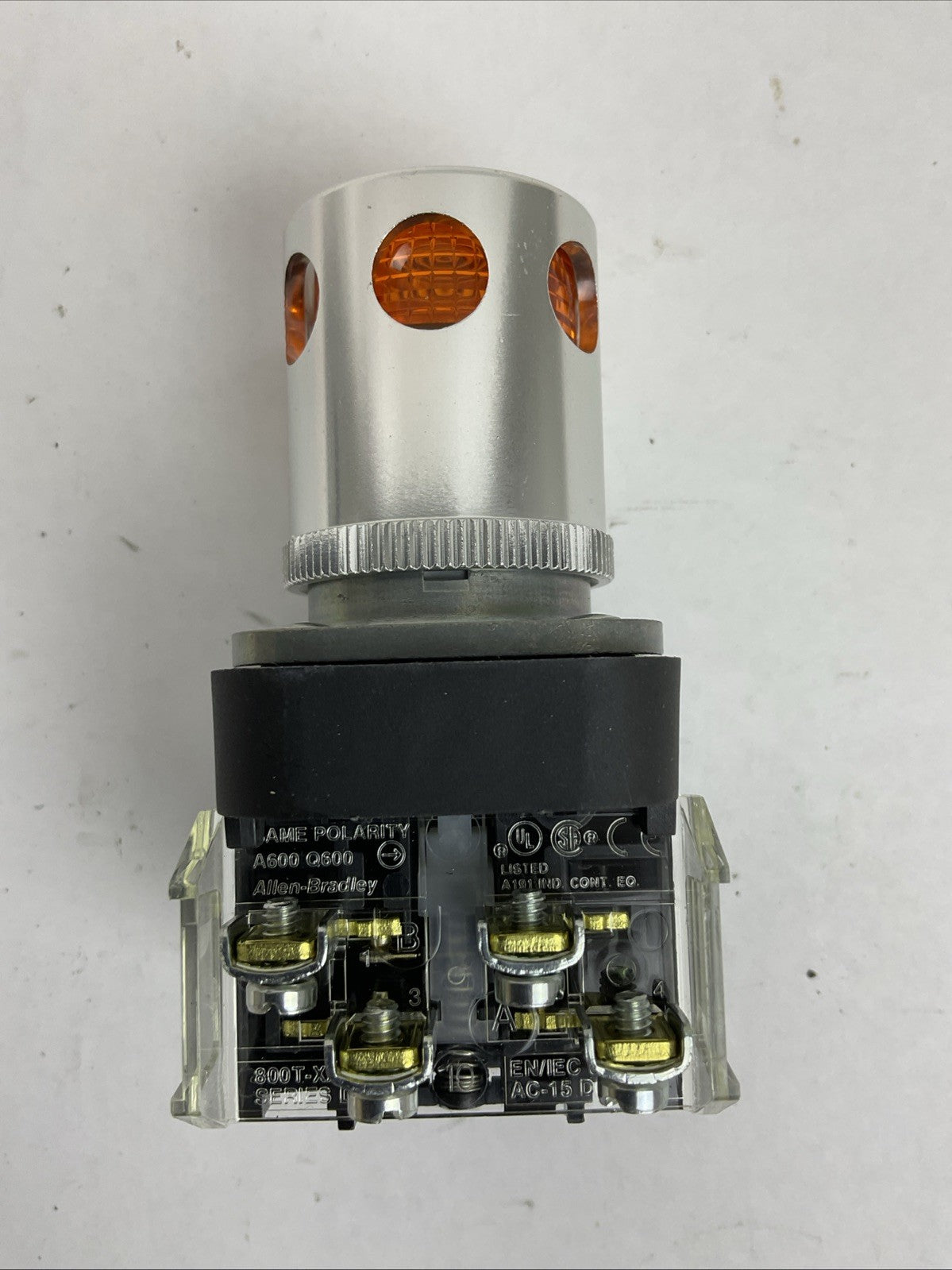 ALLEN BRADLEY 800T-PA16A SER T 120VAC ILLUMINATED TYPE W/GUARD AMBER PUSHBUTTON