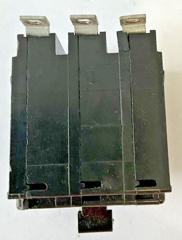 SQUARE D QOM330 CIRCUIT BREAKER 240VAC 22KA 3POLE