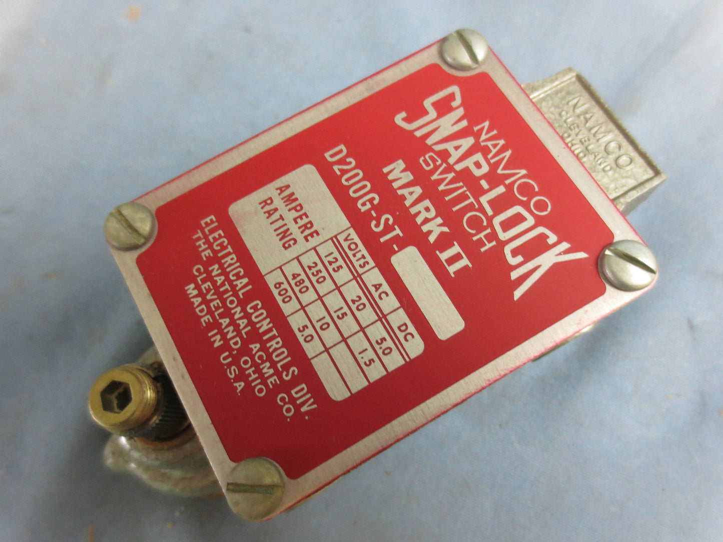 NAMCO D-200G-ST SNAP-LOCK MARK II LIMIT SWITCH - NEW SURPLUS in BOX