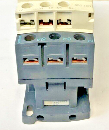 SCHNEIDER ELECTRIC LC1 D09 W/ LRD 10 CONTACTOR OVERLOAD RELAY 25A 690V 50/60HZ