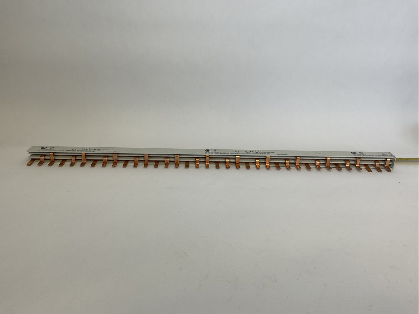 ALLEN BRADLEY 1492-A3B8 BUS BAR SER A