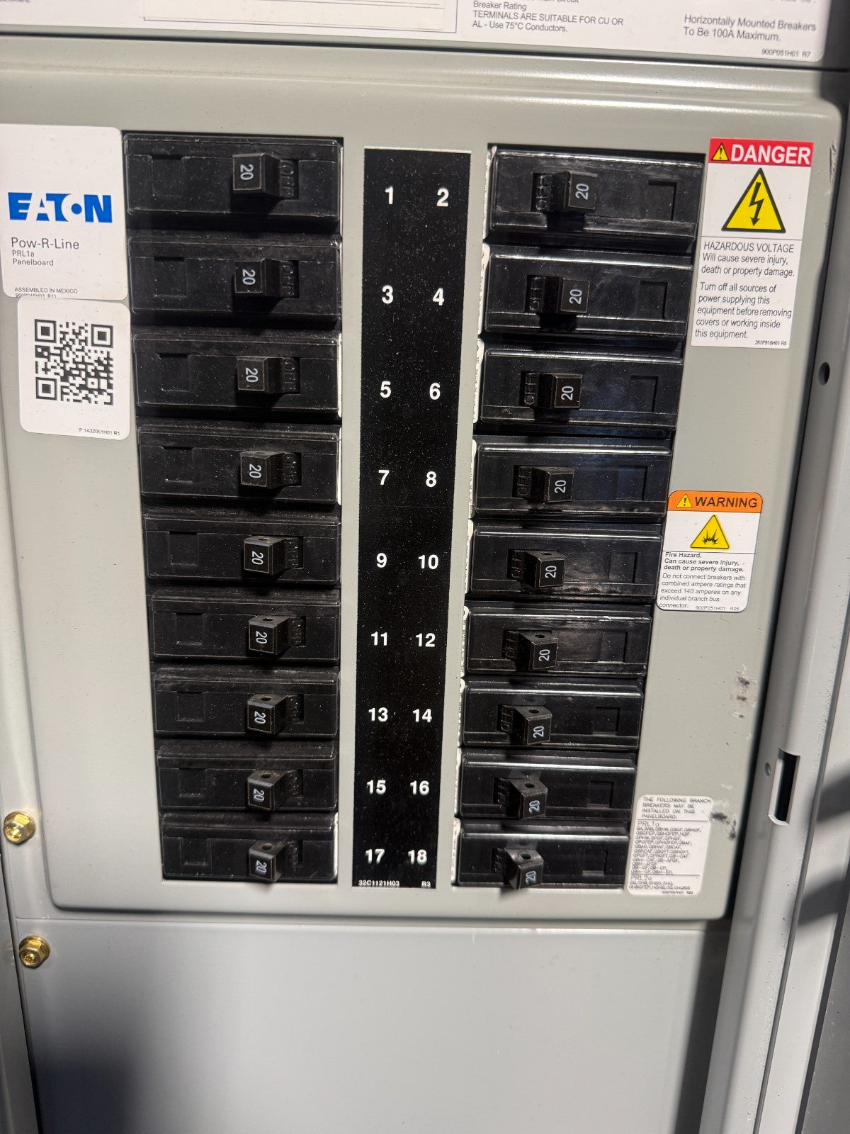 EATON PRL1a 100AMP 208Y/120V 3PH PANELBOARD W/ 20A (18)CIRCUIT BREAKERS