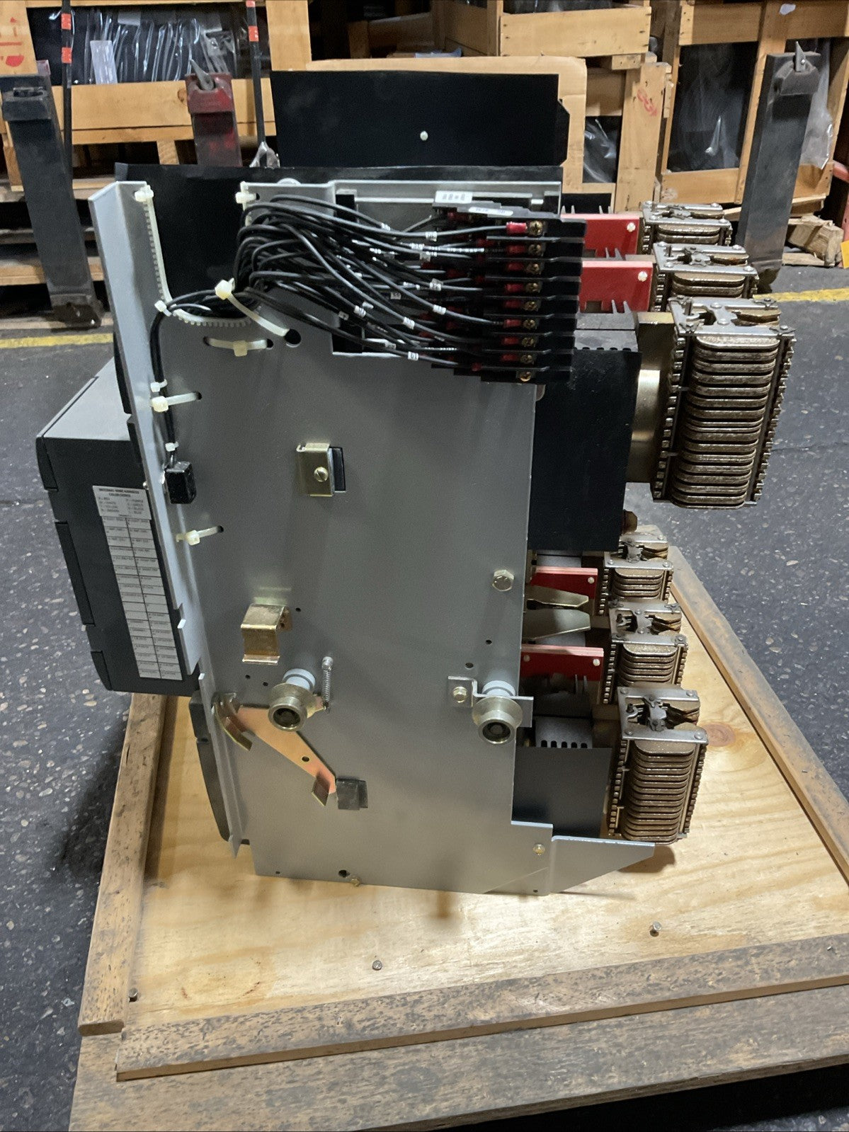 GE SSD40B440 600VAC 3POLE 4000AMP POWER BREAK II STD BREAK CIRCUIT BREAKER