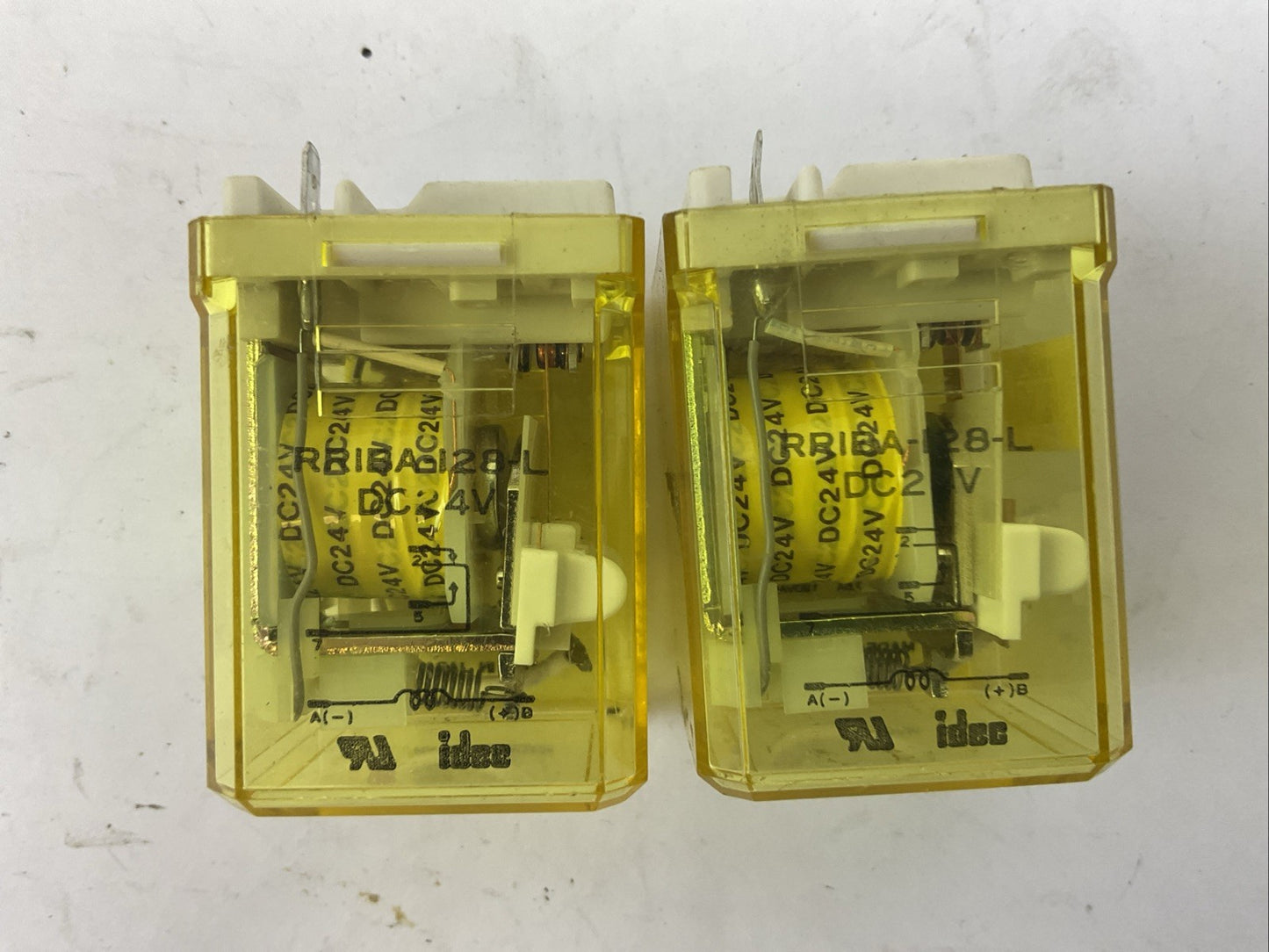 IDEC RRIBA-128-L DC24V RELAY (LOT OF 2)