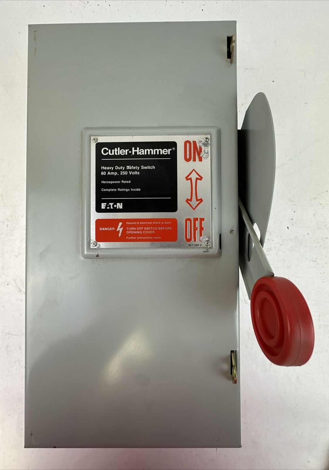 CUTLER HAMMER DH322FGK FUSIBLE SAFETY SWITCH 240VAC 3PH 15HP 250VDC 10HP 3P 60A