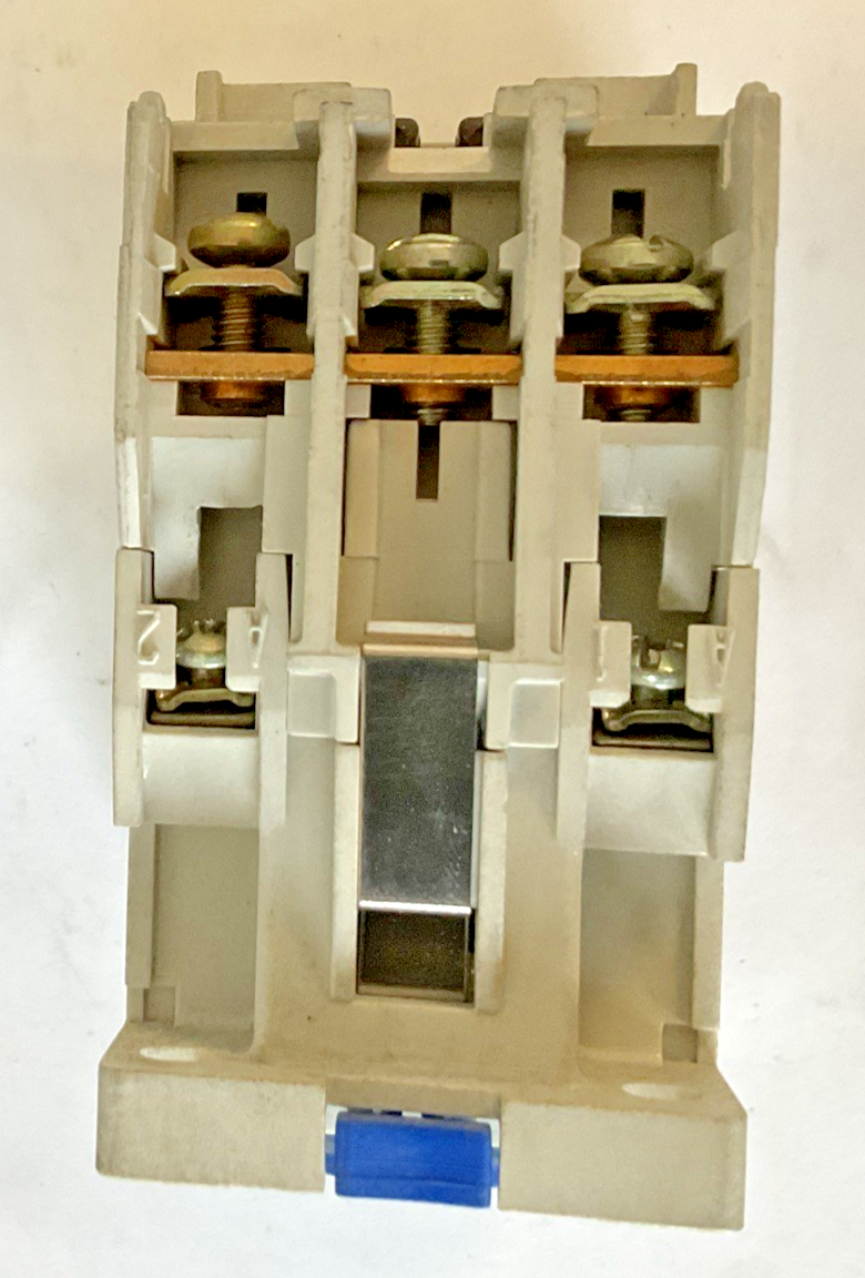 CUTLER HAMMER CE15DNS3 CONTACTOR SER.B118A 600V 60HZ 3POLE