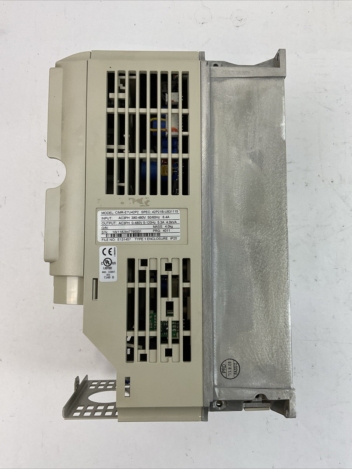 YASKAWA CIMR-E7U42P2 AC VARISPEED E7 DRIVE OUTPUT 3PH 0-480VAC 5.3A 4.0kVA INPUT