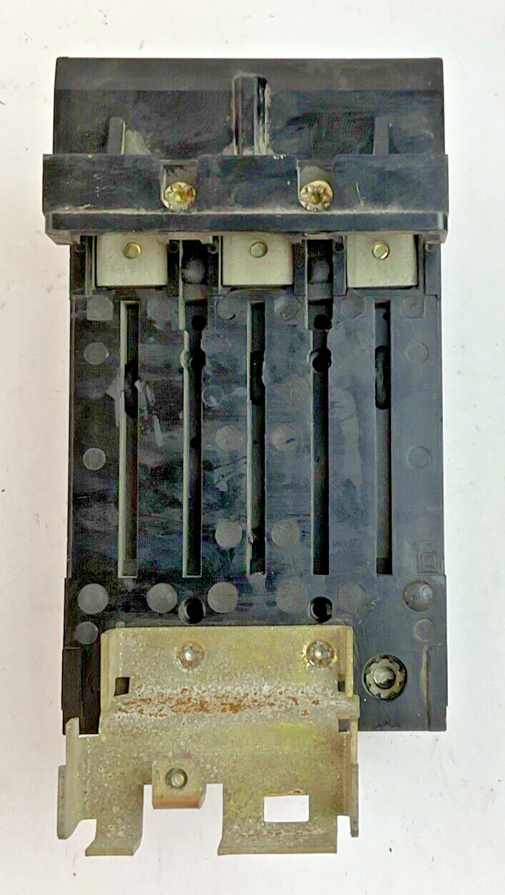 SQUARE D Q2B-32200 CIRCUIT BREAKER 200A 240VAC ***MISSING LUGS***