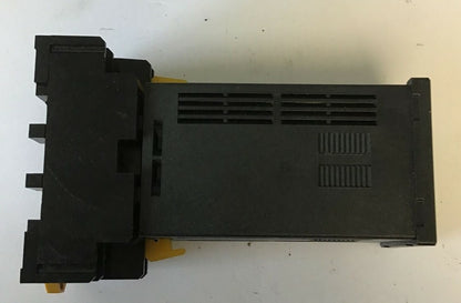 ORIENTAL MOTOR  DSP502M SPEED CONTROLLER 200V 50/60HZ W/ P2CF-11 CONTACT BLOCK