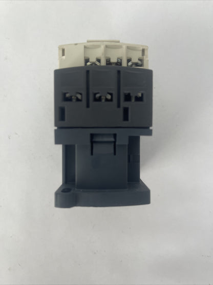 TELEMECANIQUE/ SCHNEIDER ELEC LC1D09 CONTACTOR 25A 600VAC 7.5HP COIL 24V 50/60HZ
