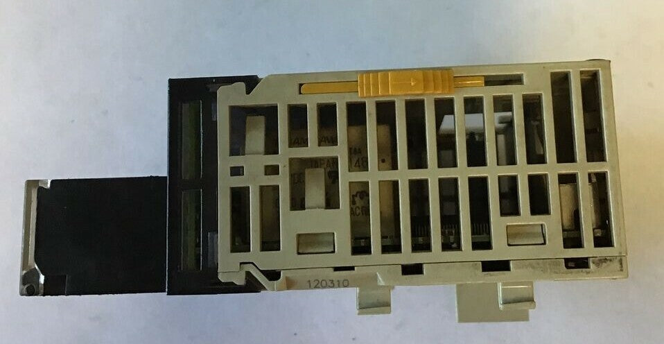 OMRON CJ1W-OC211 OUTPUT UNIT 250VAC 24VDC