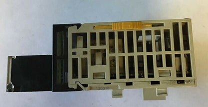 OMRON CJ1W-OC211 OUTPUT UNIT 250VAC 24VDC
