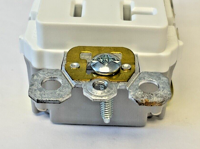 LEGRAND 2097W GFCI DUPLEX RECEPTACLE 20A 125VAC 60HZ RADIANT****LOTOF5****