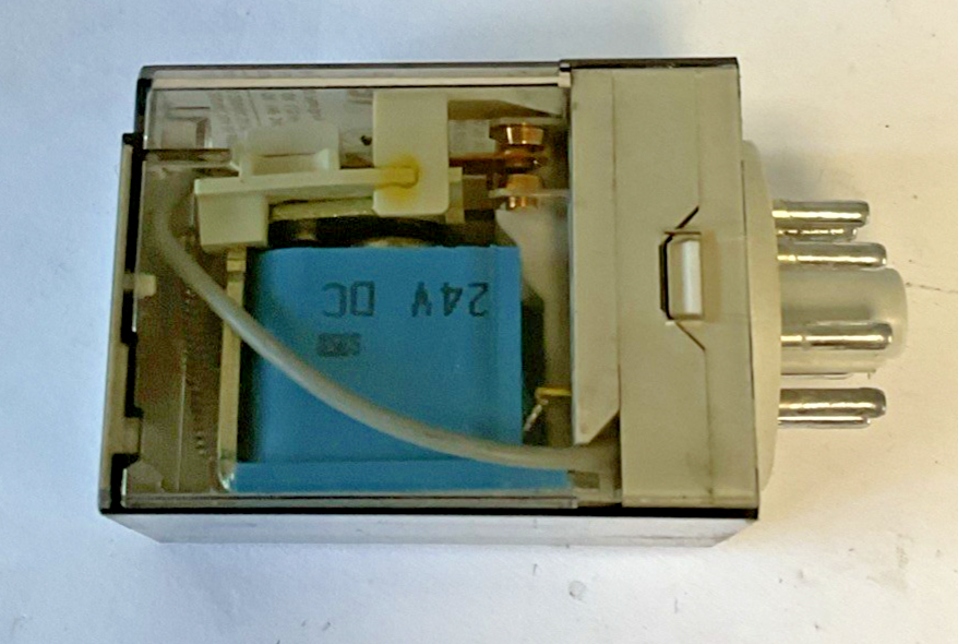 ALLEN BRADLEY 700-HA32Z24 SER D  RELAY  250VAC 10A 30VDC****LOTOF2****