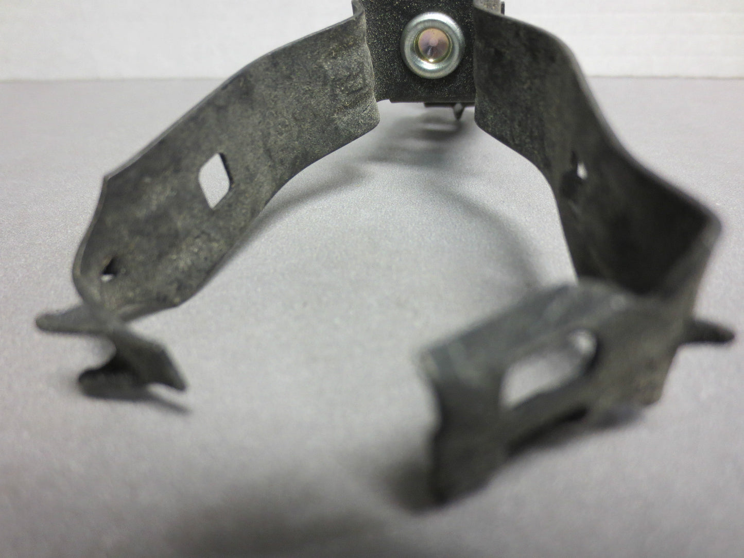 COOPER B-LINE BG-16-G-8-12 CONDUIT TRAPEZE FASTENERS NEW LOT of approx. 80