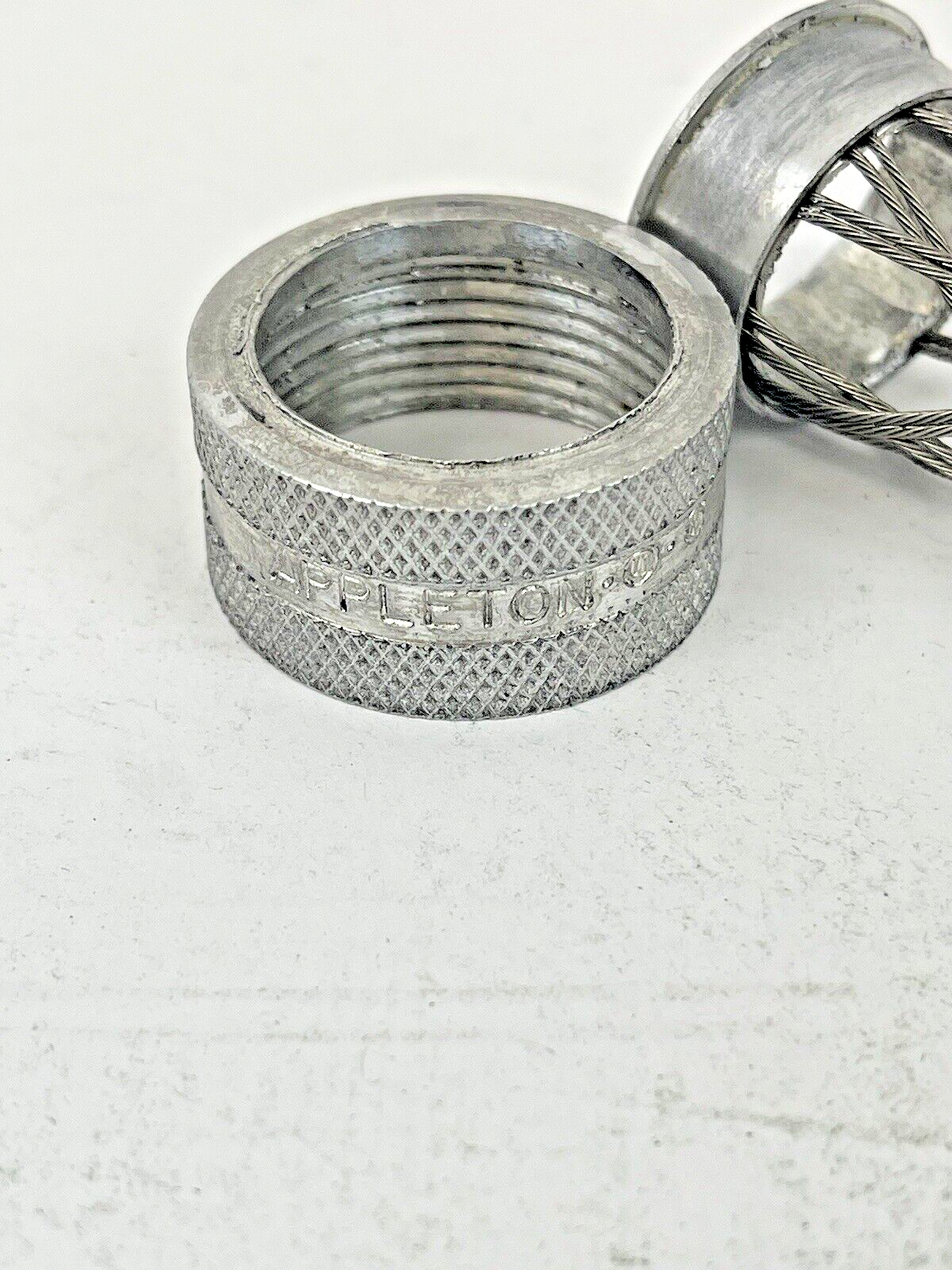 APPLETON - CGSR7 - STRAIN RELIEF CONNECTOR - 1/2 INCH, 3/4 INCH HUB SIZE CG-SR7