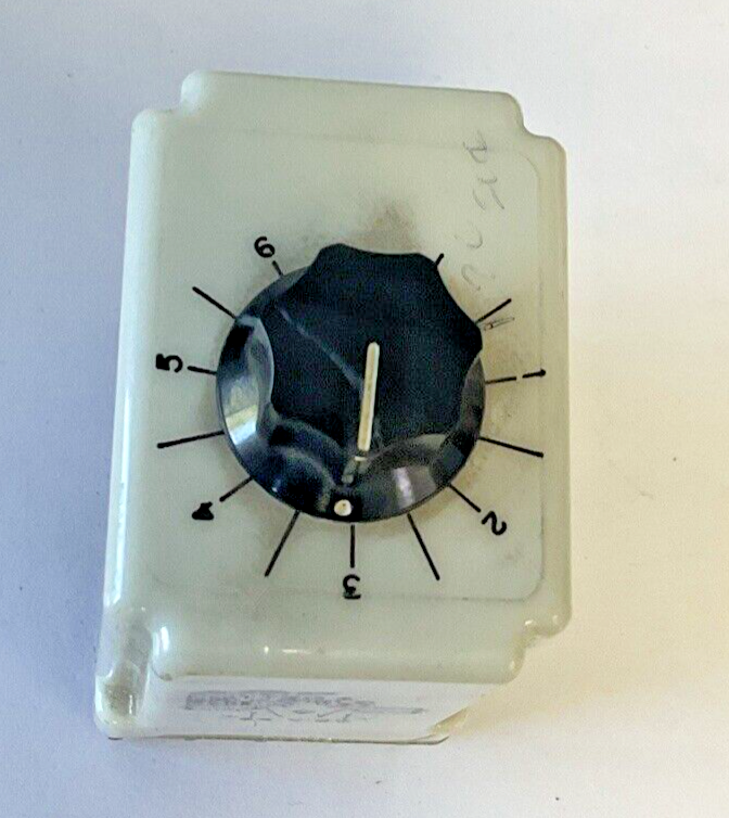 AMF CHD-38-30003 TIME DELAY RELAY 120VAC 10A 1.0-1.80SEC 24VDC W/ BASE 27E122