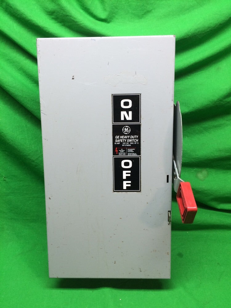 GENERAL ELECTRIC TH4322 60 AMP FUSIBLE SAFETY SWITCH TYPE 1