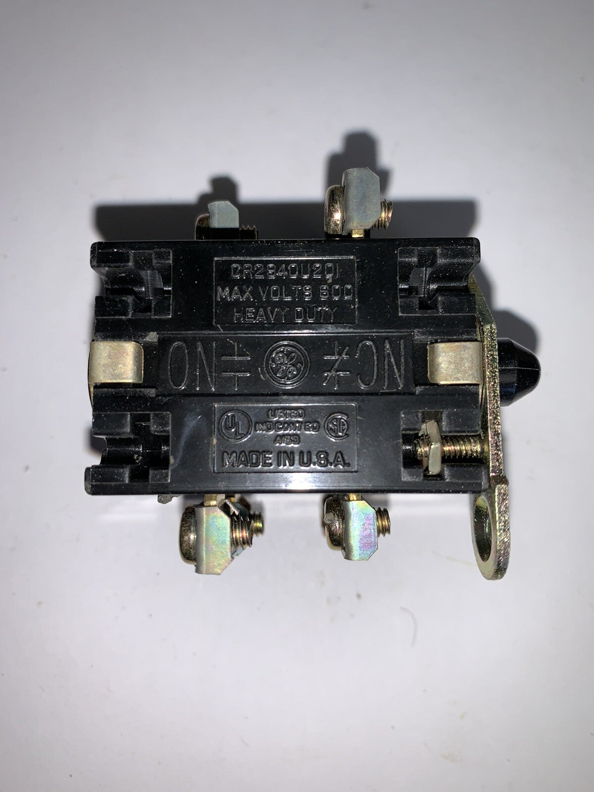 General Electric Heavy-Duty Oiltight Selector Switch CR2940UB203E